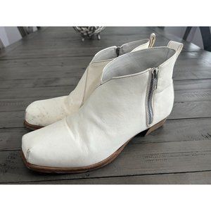 DUCANERO Manifattura Freja White Leather Side Zipper Ankle Booties - Size 40 10